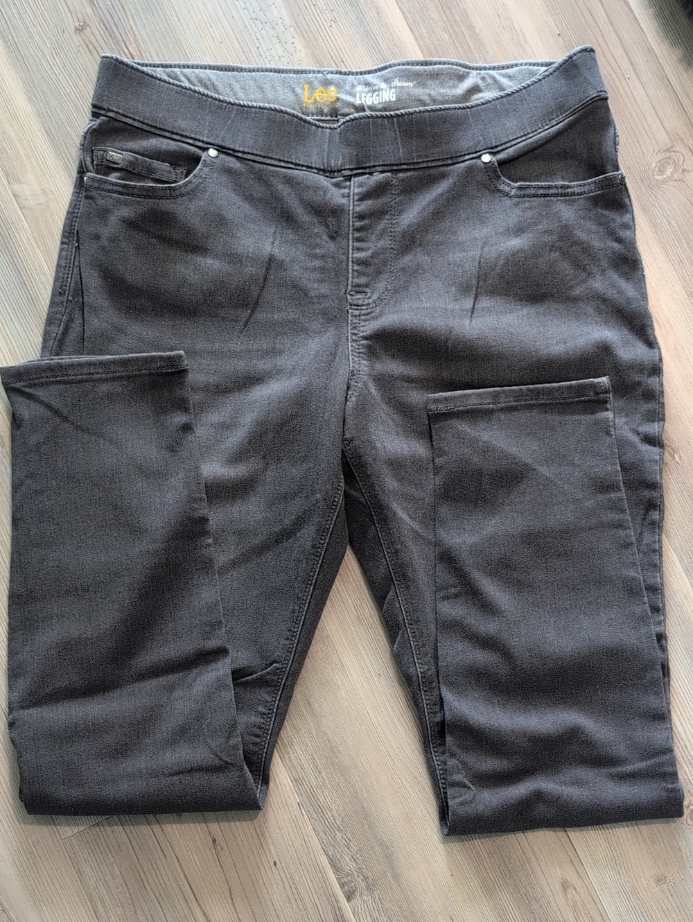 Lee Women’s Charcoal Pull-On Jeggings